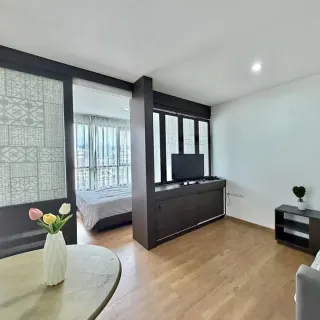 For rent 1-bedroom apartment in Centrio Condominium