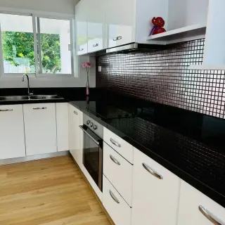 Вилла с бассейном на продажу