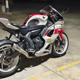 Selling Yamaha R7 2022