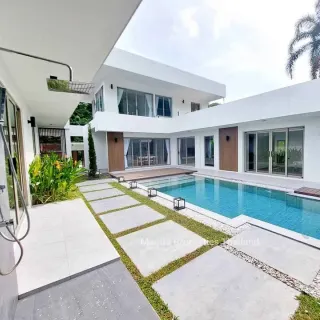 For rent 4-bedroom villa in Loch Palm Villas