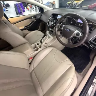 Selling Ford Focus 2013