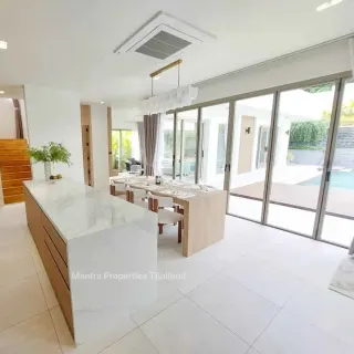For rent 4-bedroom villa in Loch Palm Villas