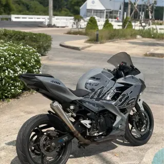 Selling Kawasaki Ninja 400 2018