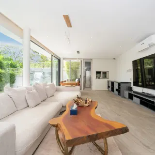 Urgent sale: spacious villa with swimming pool, 4 bedrooms, in Wallaya, Bang Tao.