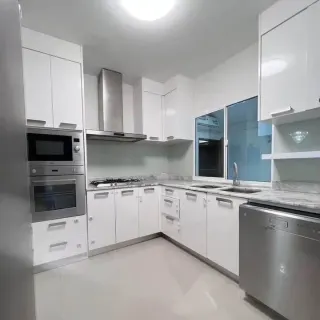 For sale: 3-bedroom townhouse in Passorn Kathu village