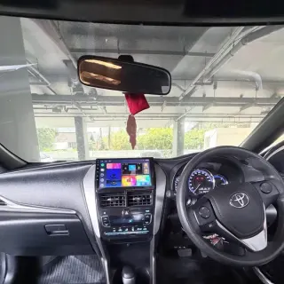 Selling Toyota Yaris 2019