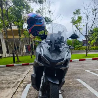 Selling Honda ADV 160
