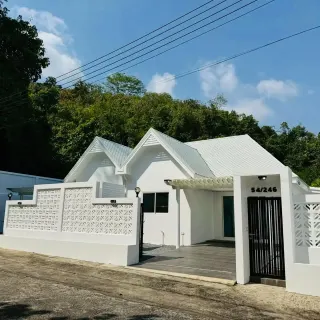 Вилла с бассейном на продажу