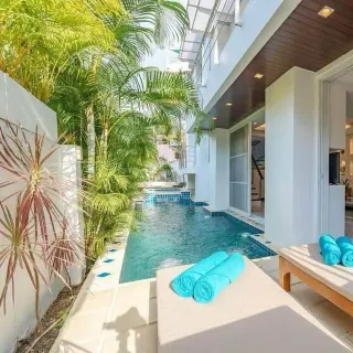 Townhouse for sale 4 bedrooms in White Villa Patong
