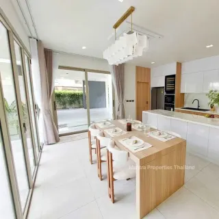 For rent 4-bedroom villa in Loch Palm Villas