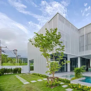 For rent 4-bedroom villa with pool in Chalong