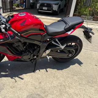 Selling Honda CBR 650R 2023