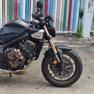 Selling Honda CB650R 2024