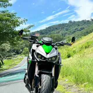 Rent Kawasaki Z1000 2020