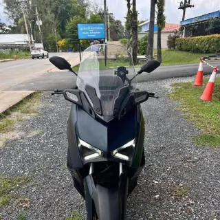 Selling Yamaha XMAX 300 2022