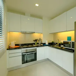 Selling 3-bedroom townhouse in Laguna Park
